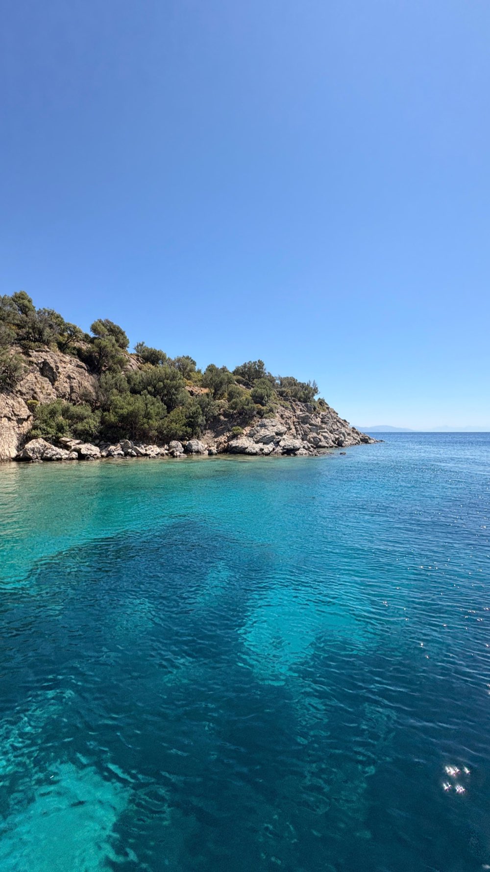 Una cala dall'acqua turchese e cristallina lungo la costa di Datça