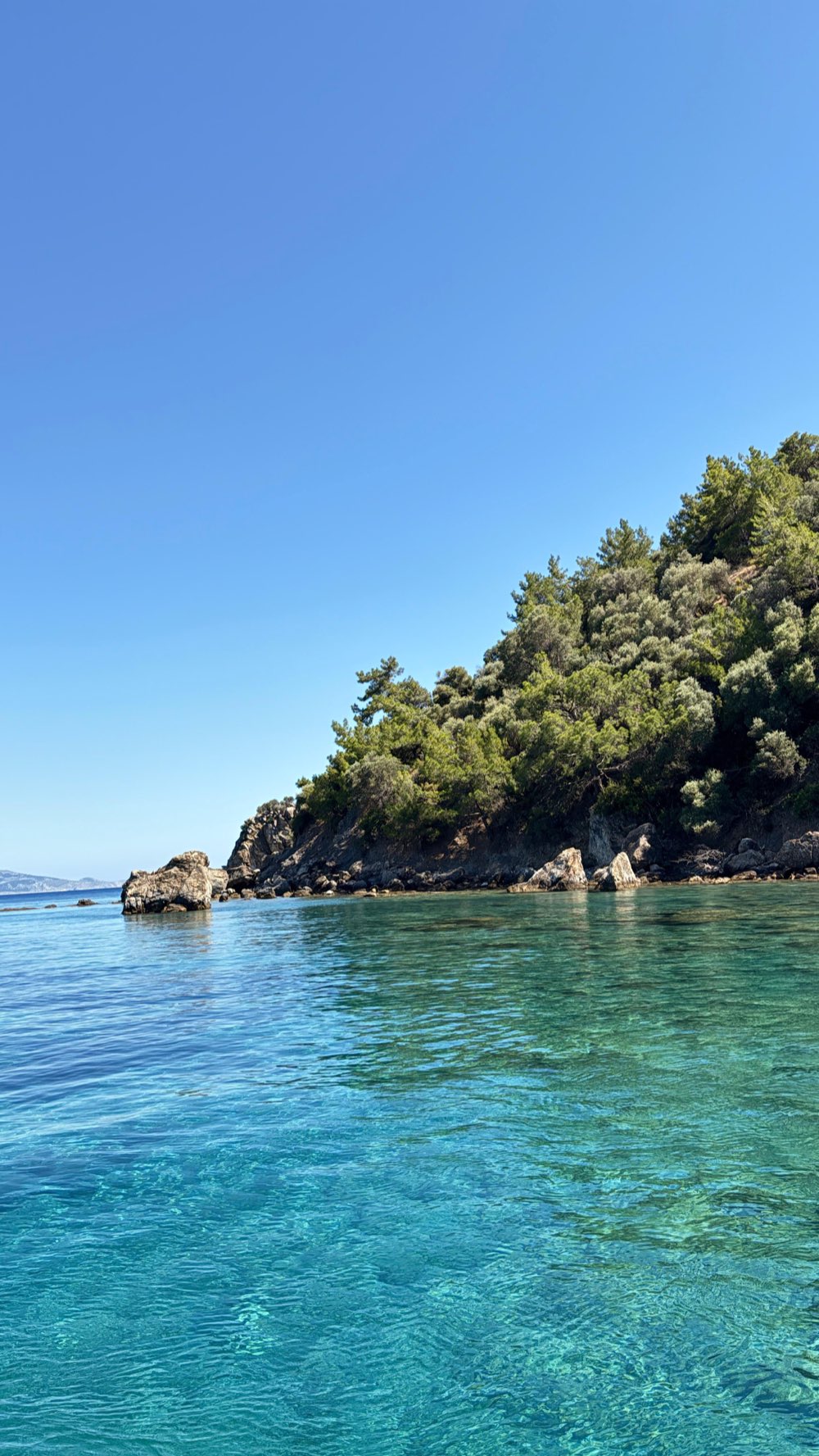 Una cala di Datça dove l'Egeo incontra il Mediterraneo, acqua cristallina e macchia mediterranea